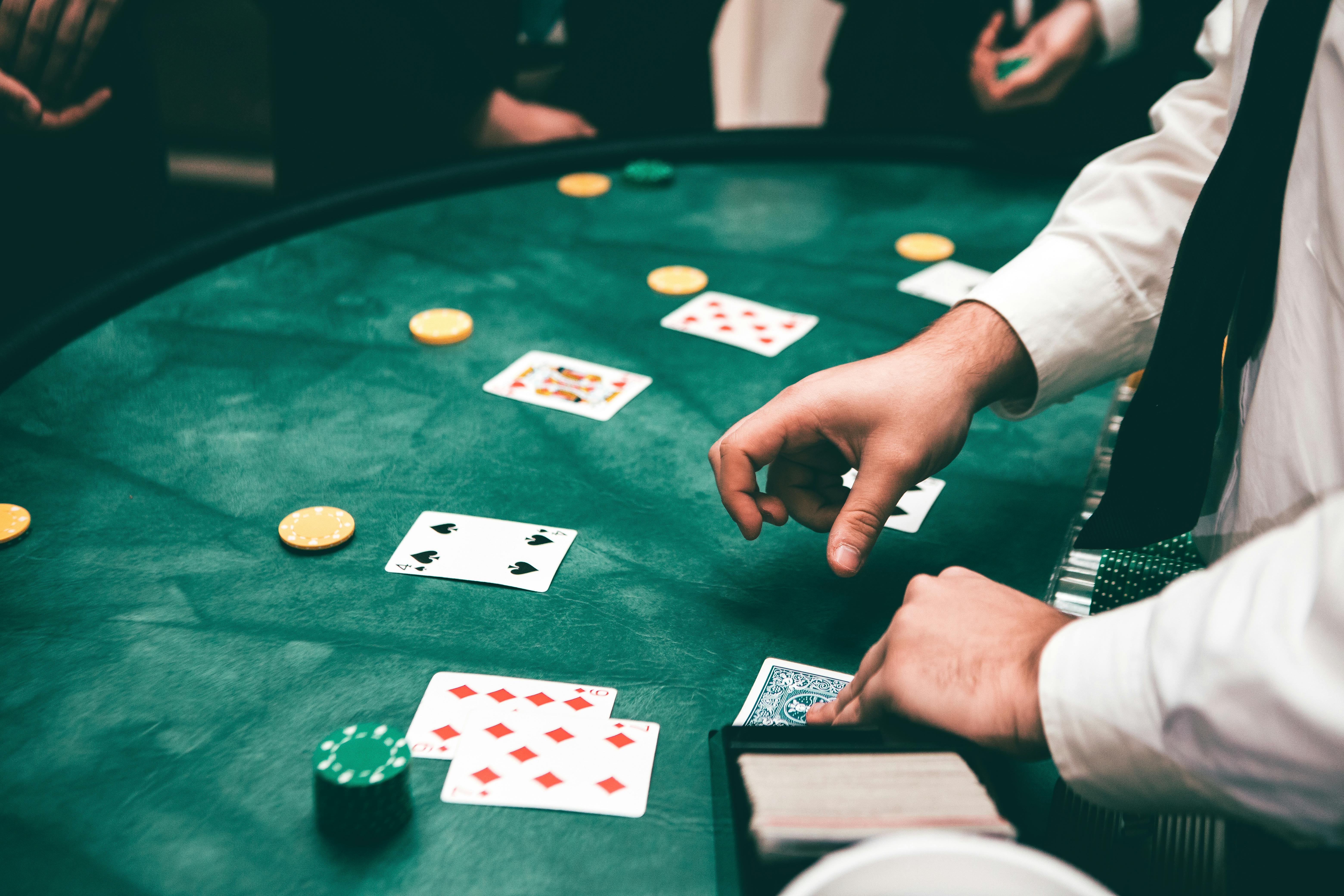 A guide to the 21+3 blackjack strategy